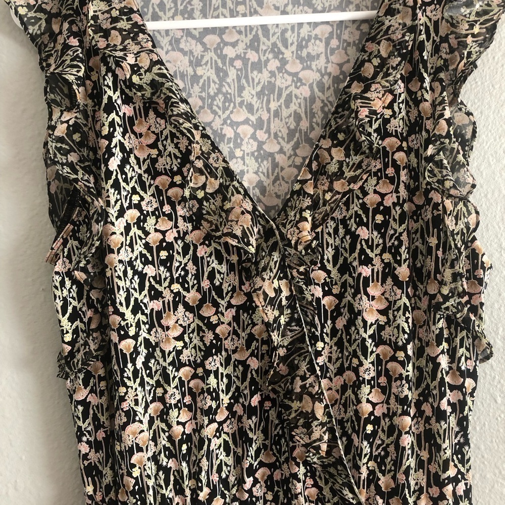 BCBGeneration Women's Ruffle Surplice Romper size Small - Picture 3 of 13